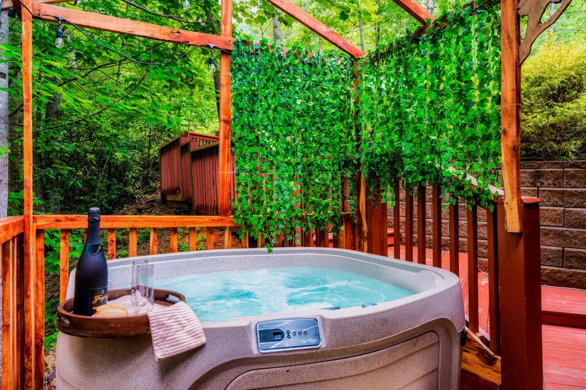 Cabin In A Gated Resort With Seasonal Resort Pool Pigeon Forge Exterior photo